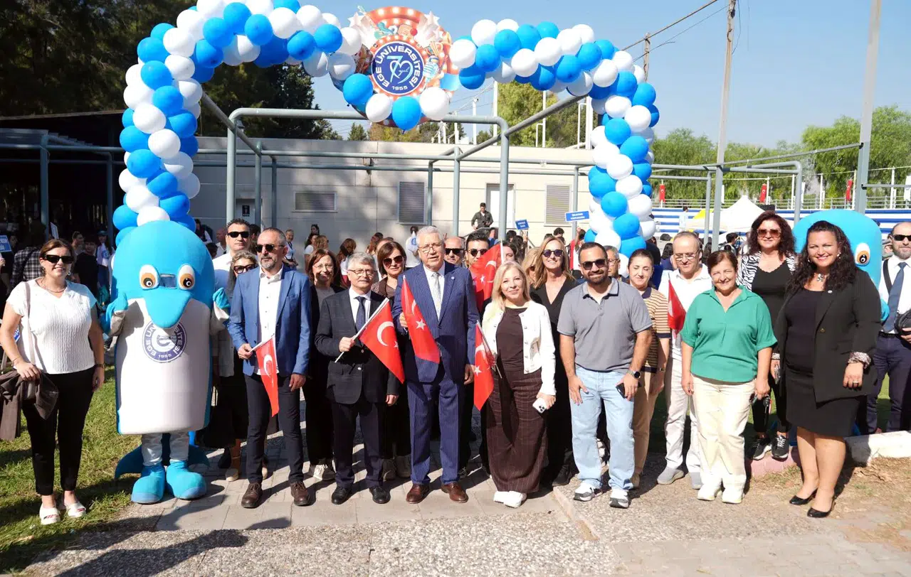 Ege Üniversitesi yeni öğrencilerine şenlikle “Merhaba” dedi