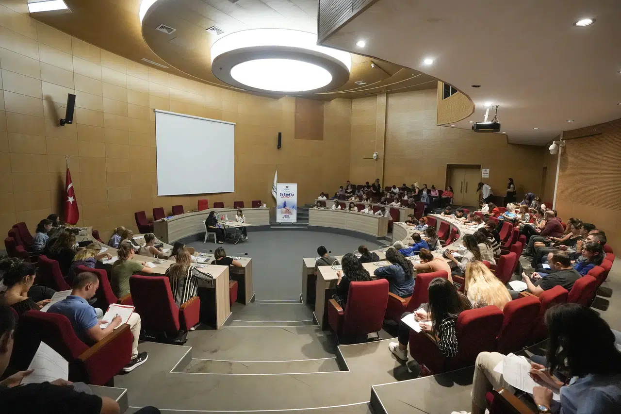 Gaziemir Belediyesi’nden istihdama tam destek: CV Bank 2 yılda 2 bin 171 kişiye iş kapısı açtı