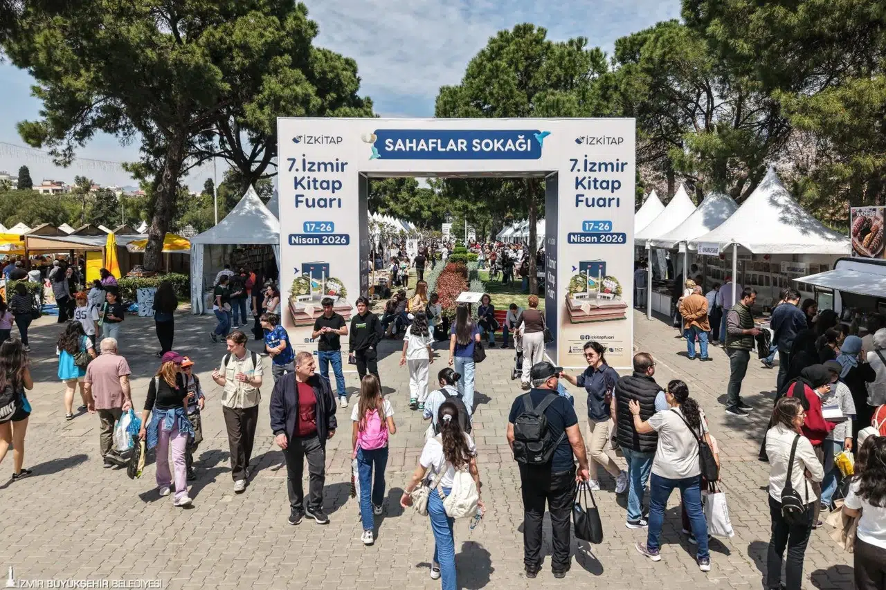İZKİTAP’ta edebiyat şöleni yaşanıyor