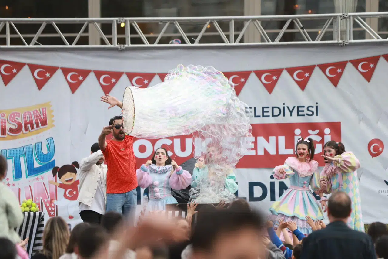 Karabağlar ’da Çocuklar Bayramlarını Doyasıya Yaşadı