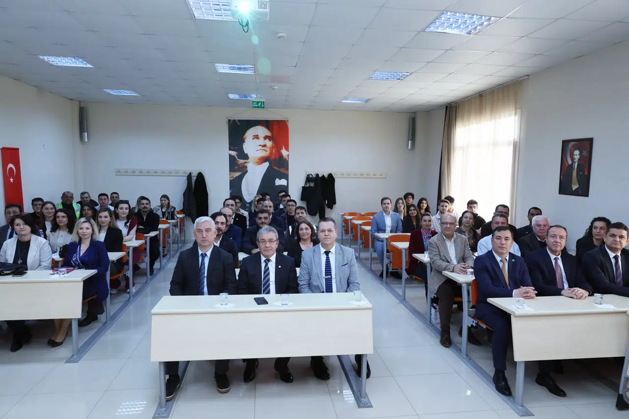 DEÜ’DE YENİLENEBİLİR ENERJİ ÇALIŞTAYI: ÜNİVERSİTE VE SEKTÖR BULUŞTU