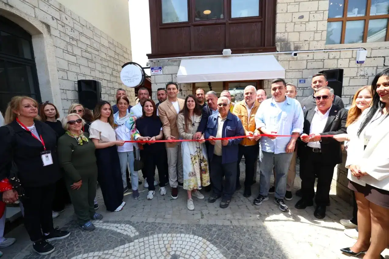 Çeşme Kitap Kafe, Alaçatı Ot Festivali’nde kapılarını açtı