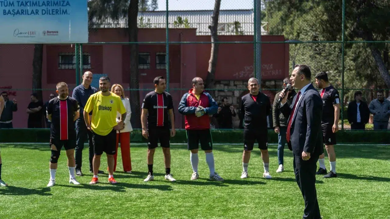 Birimler arası futbol turnuvasında ilk vuruşu Başkan Eşki yaptı