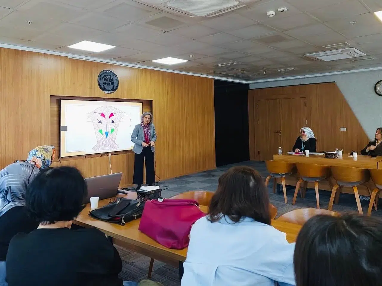 Egeli bilim ekibi Kemalpaşa’da anne ve çocuk sağlığı eğitimi verdi