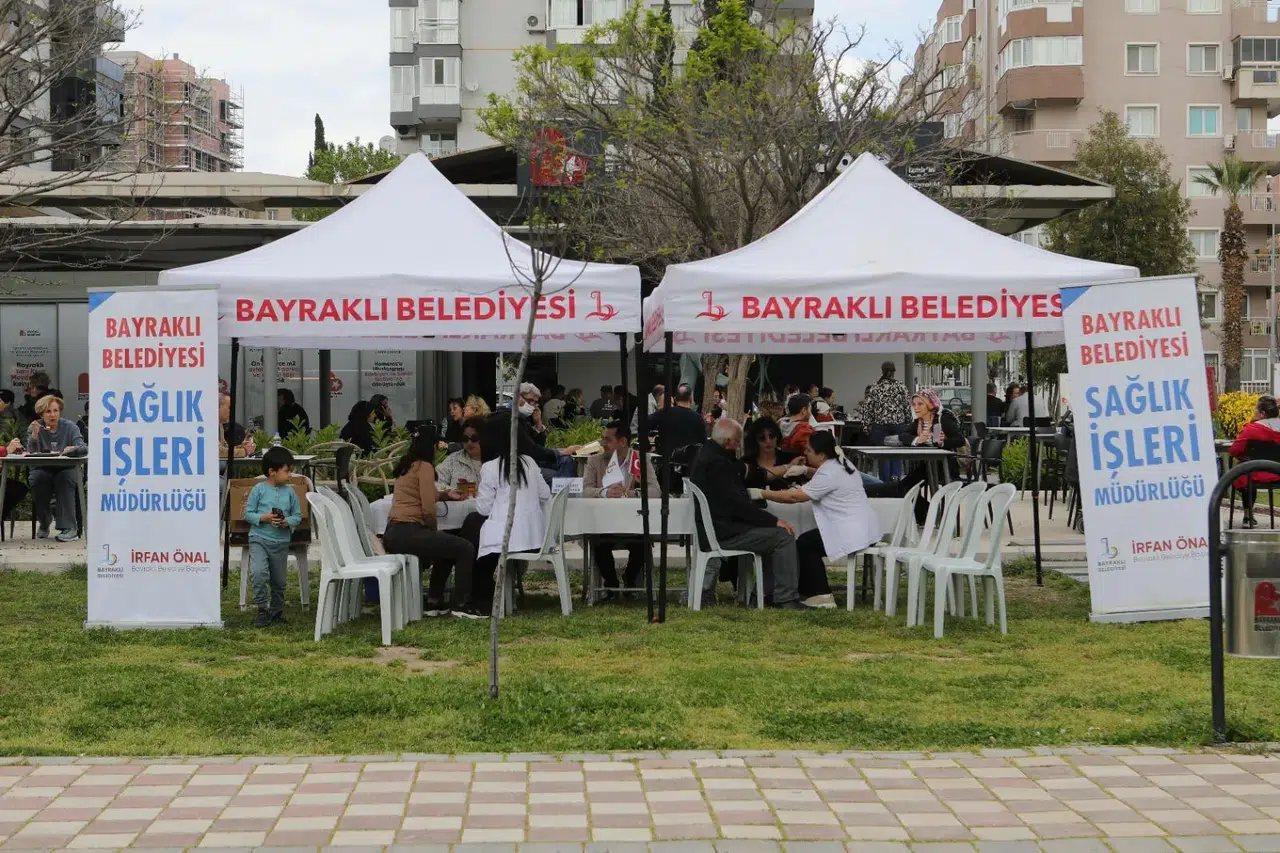 Bayraklı’da Sağlık Haftası’nda Sağlık Hizmeti Vatandaşla Buluştu