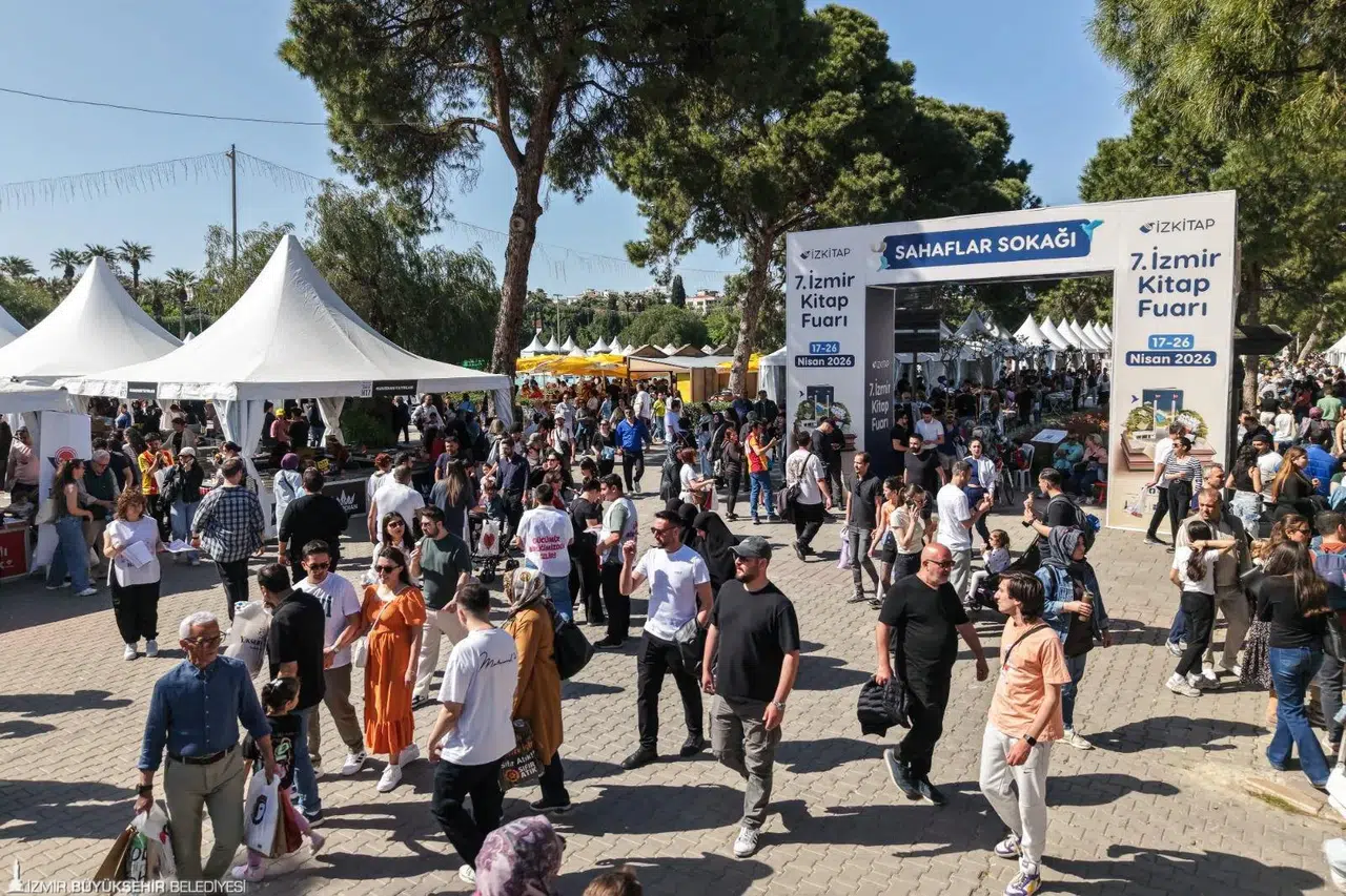 İzmir’de edebiyatın kalbi Kültürpark’ta attı