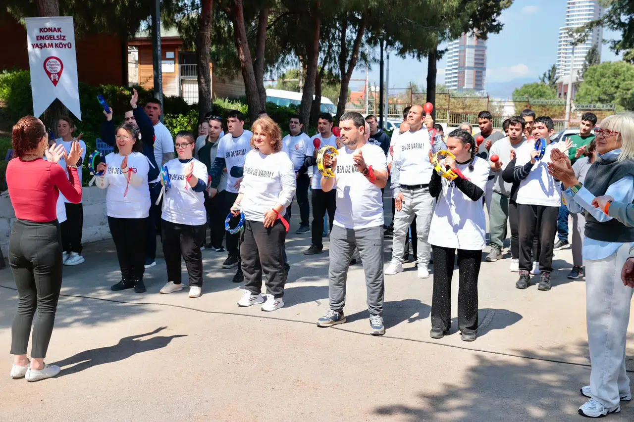 Konak’ta Otizm Farkındalık Günü’nde ‘Biz de Varız’ dediler