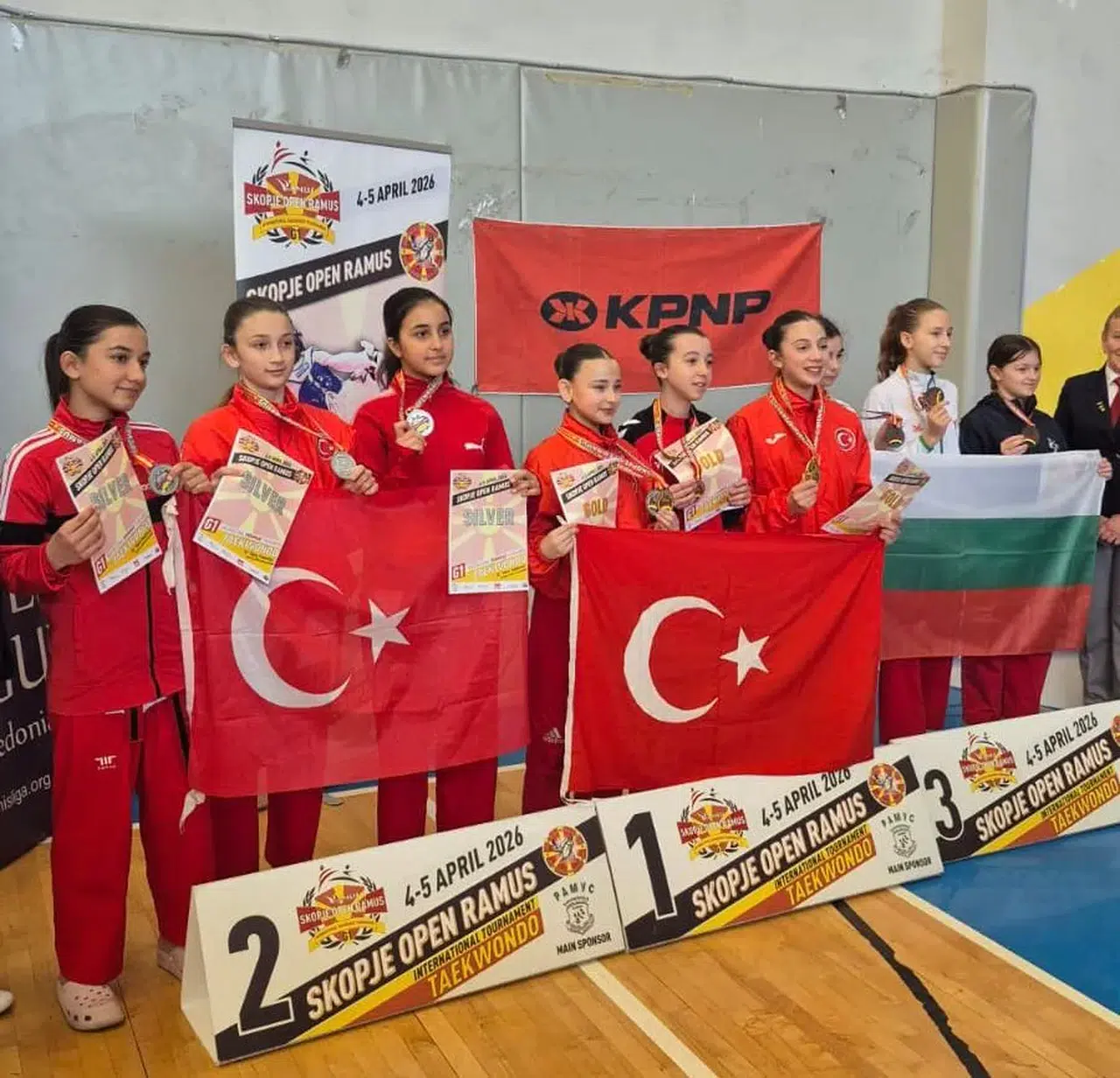 Seferihisar’ın “Altın Çocukları” Avrupa yolunda kürsüyü bırakmıyor