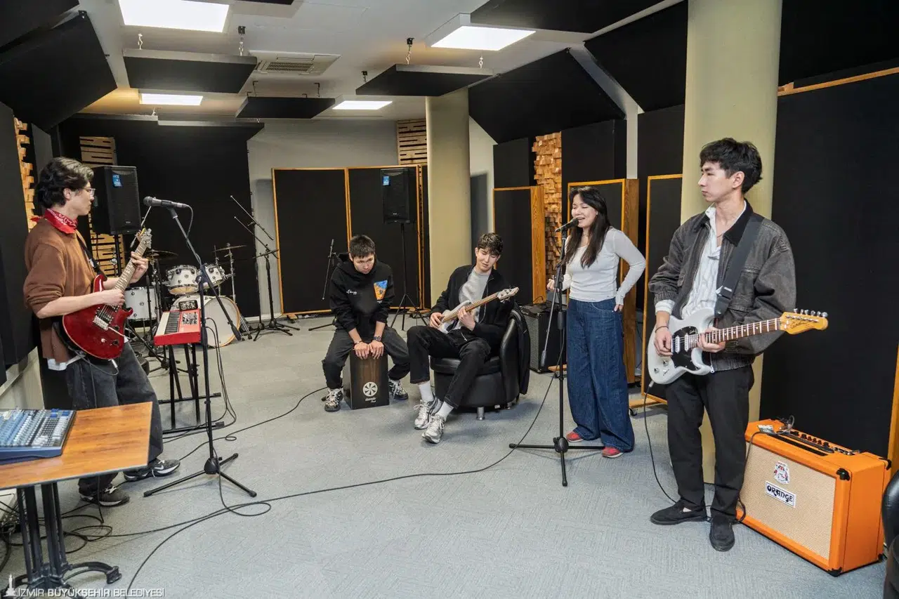 Stüdyo Kültürpark Kazakistanlı müzik grubuna kapılarını açtı