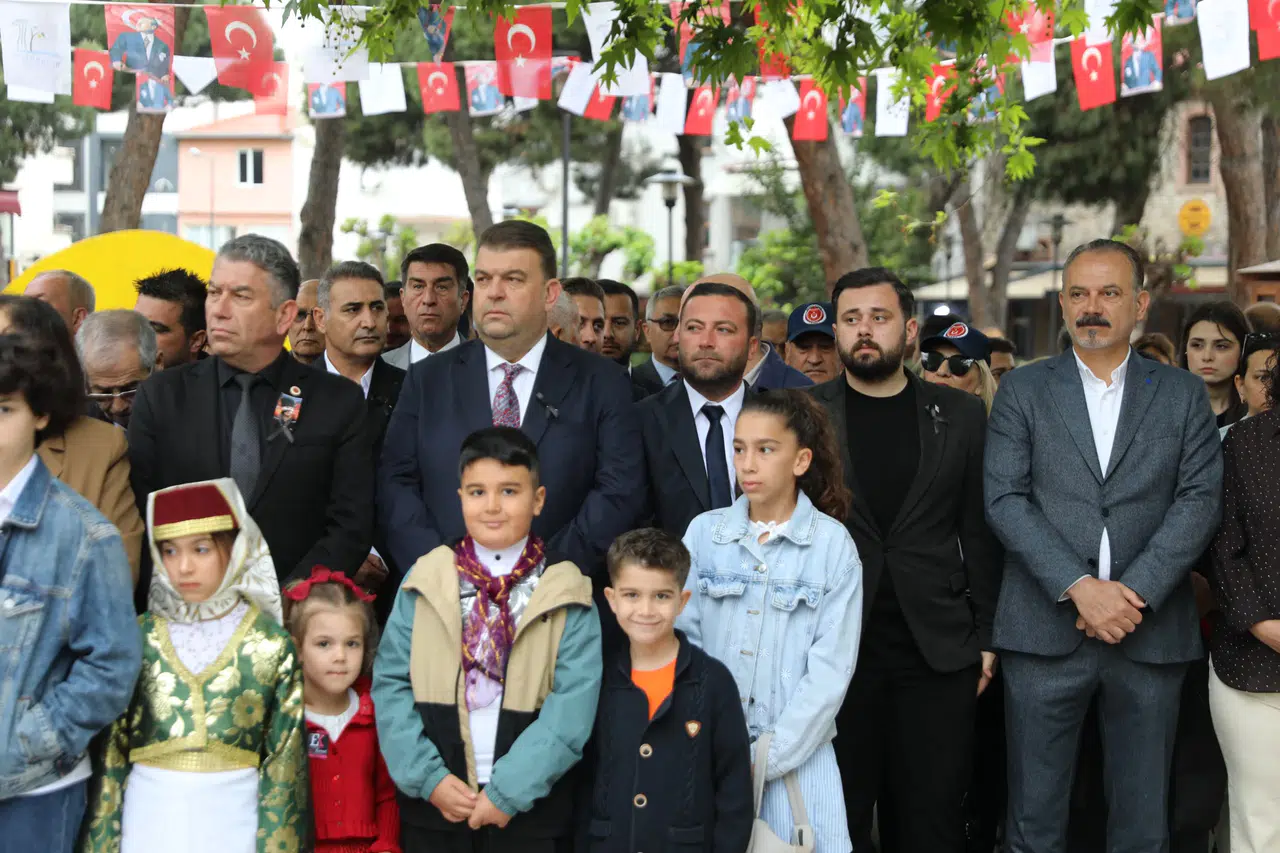 Seferihisar’da 23 Nisan coşkusu; Yarınların ışığı çocuklar sahnedeydi