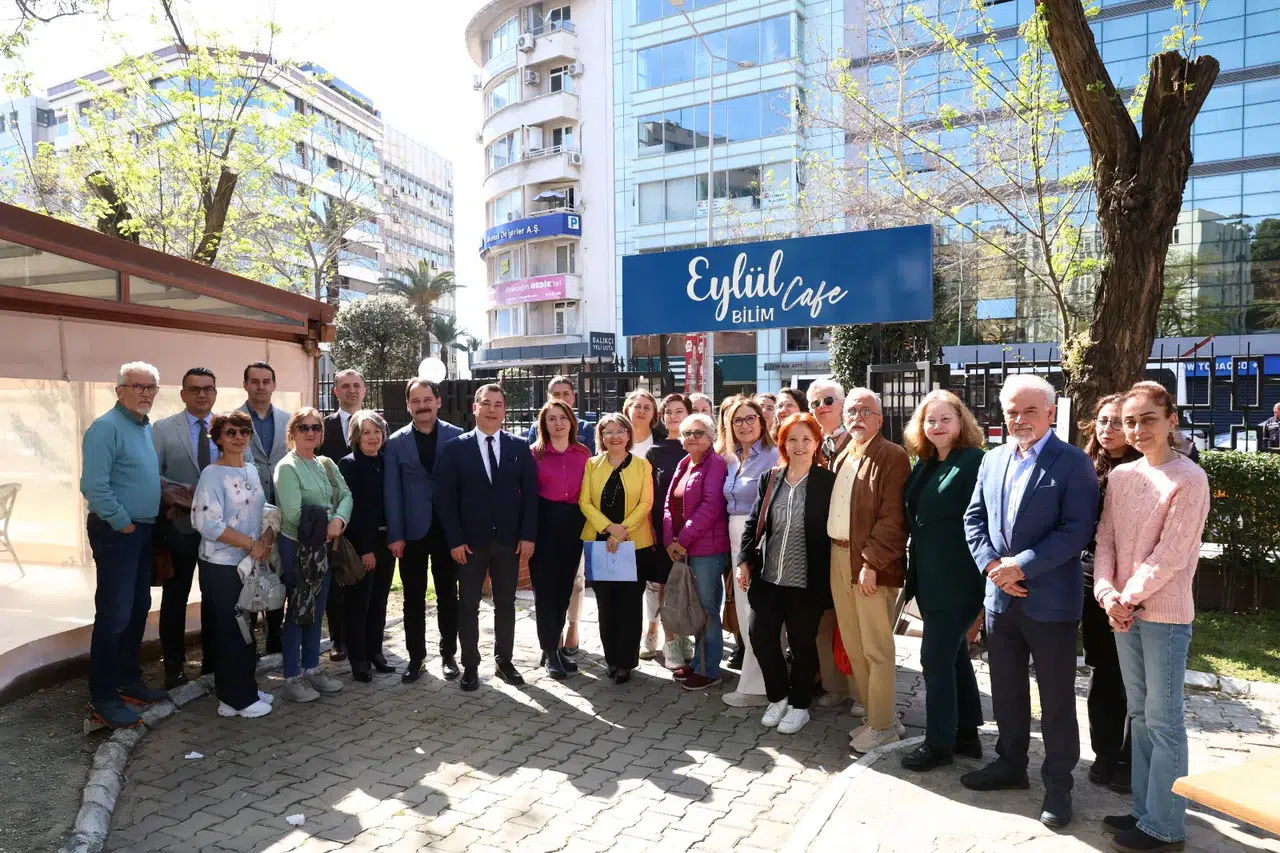 DEÜ BİLİM KAFE SOHBETLERİ’NİN 6’NCI BULUŞMASINDA “BİLİMİN IŞIĞINDA GÜNEŞTEN NASIL KORUNMALIYIZ?” KONUŞULDU