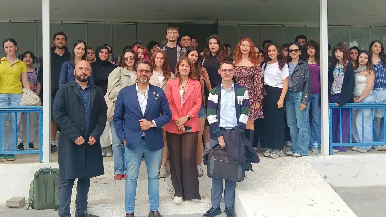 Sanat ve tasarımın geleceği Ege Üniversitesinde tartışıldı