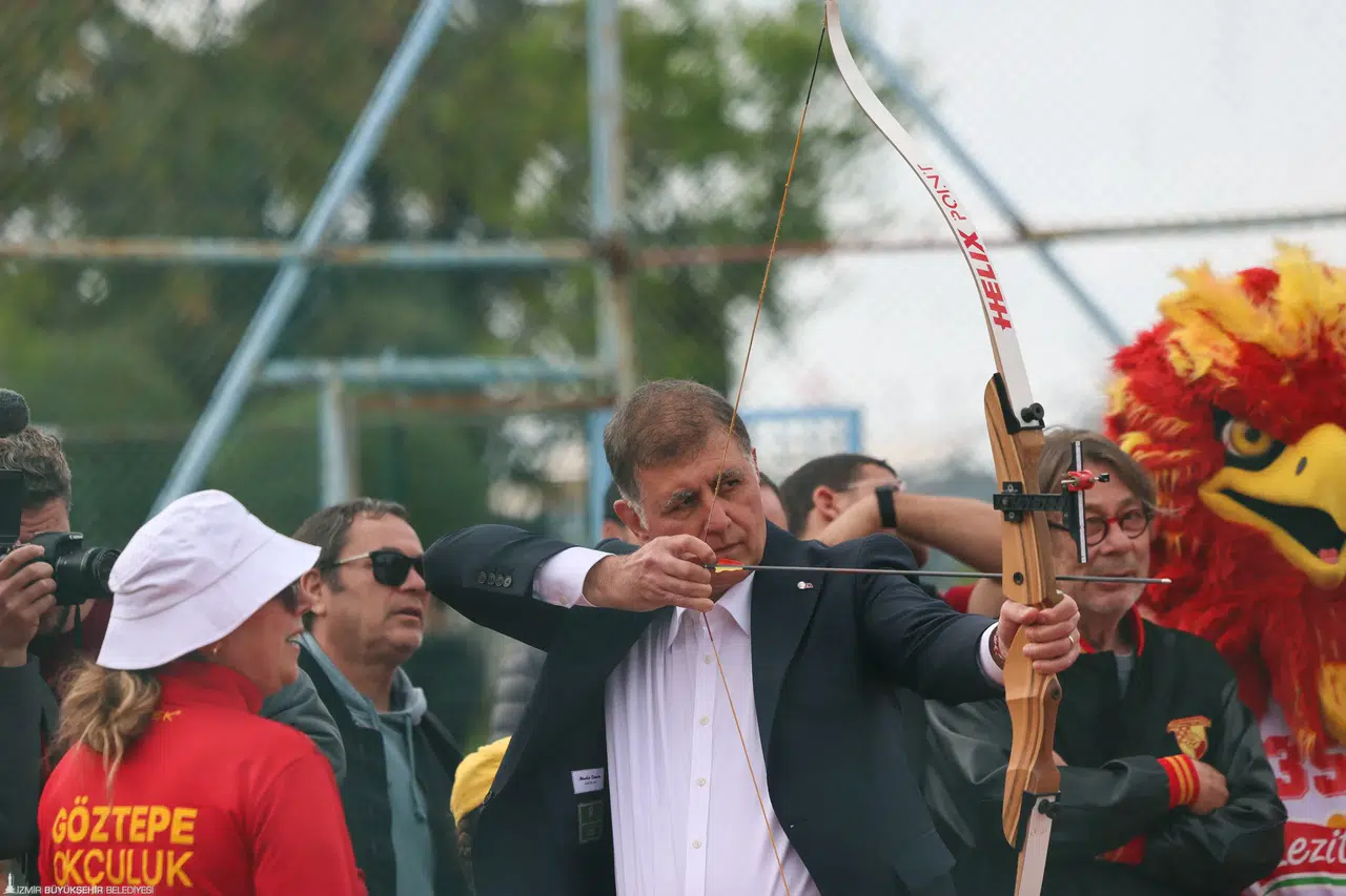 Başkan Tugay, sporcu çocuklarla buluştu