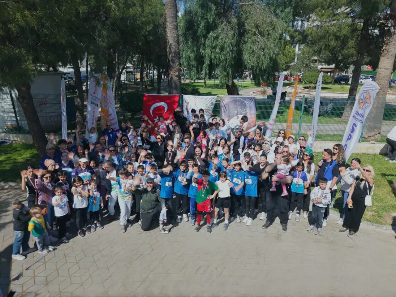 Karşıyaka’da oryantiring rüzgarı: Bayram coşkusu sporla taçlandı!