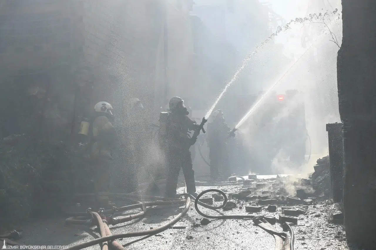 Konak’ta bina yangını kontrol altına alındı