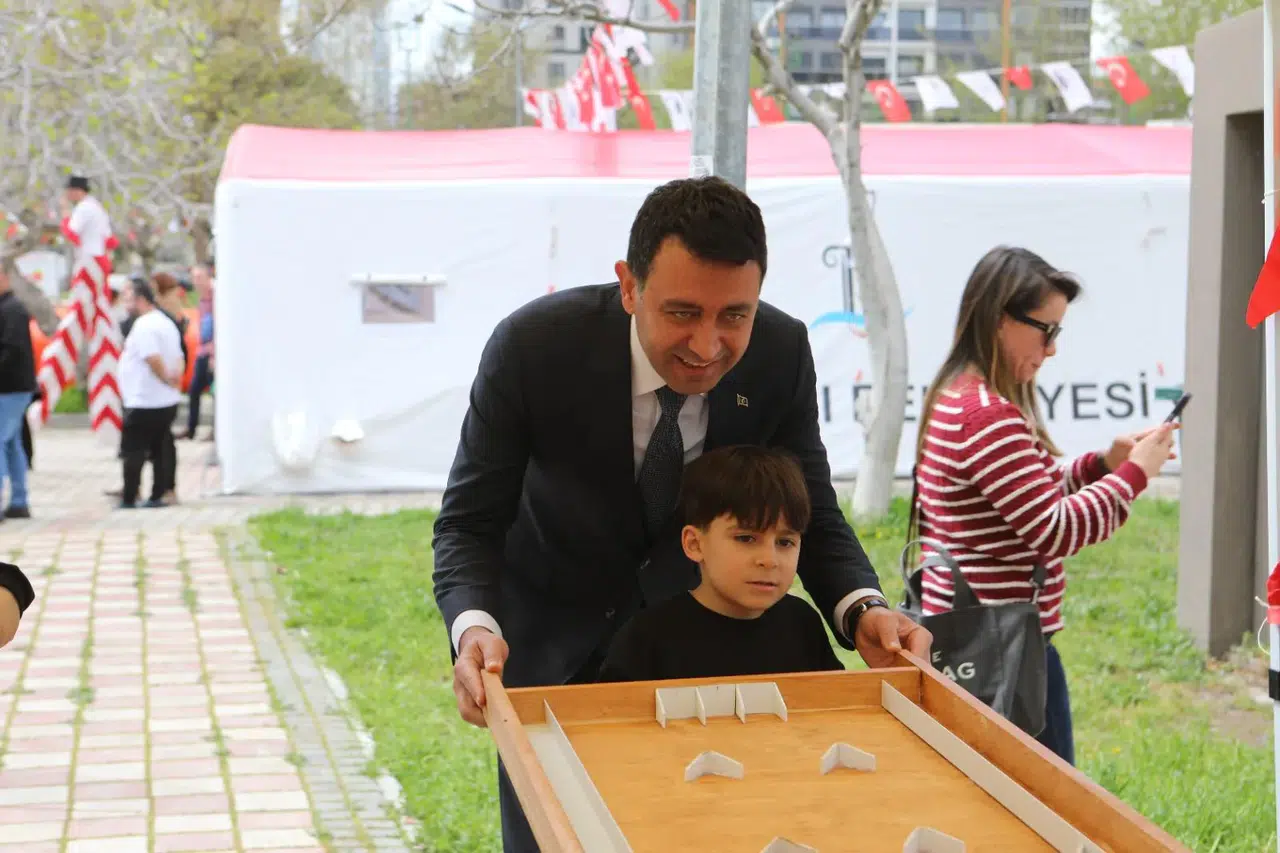Bayraklı’da Çocuk Kitap Şenliği Yoğun İlgi Gördü