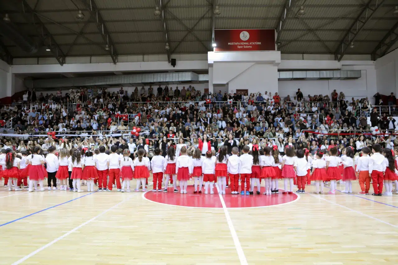 Bayraklı’da 23 Nisan Programları Çocukların Yoğun Katılımıyla Devam Ediyor