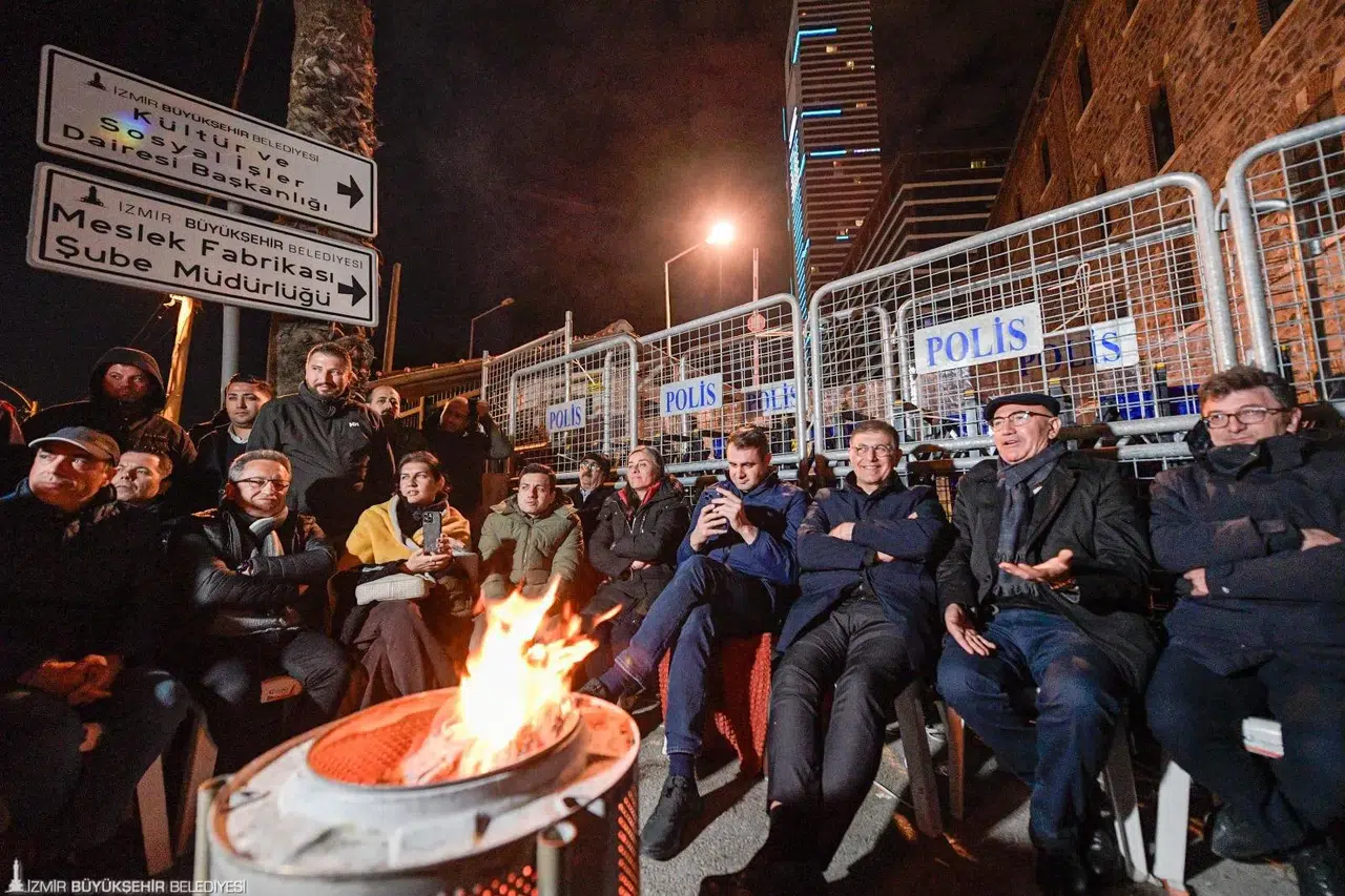 Meslek Fabrikası önünde gece nöbeti