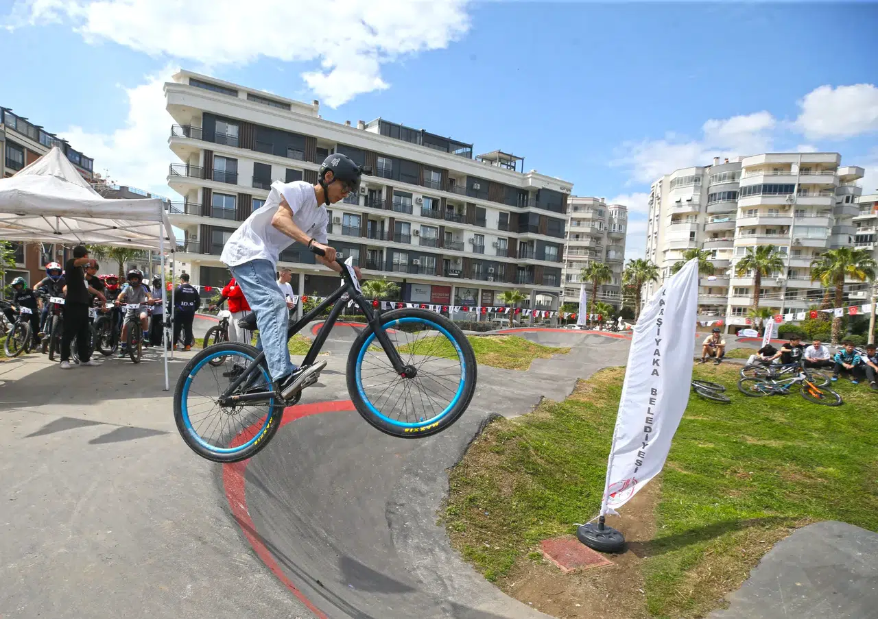 Karşıyaka’da heyecan dolu pump track yarışı!