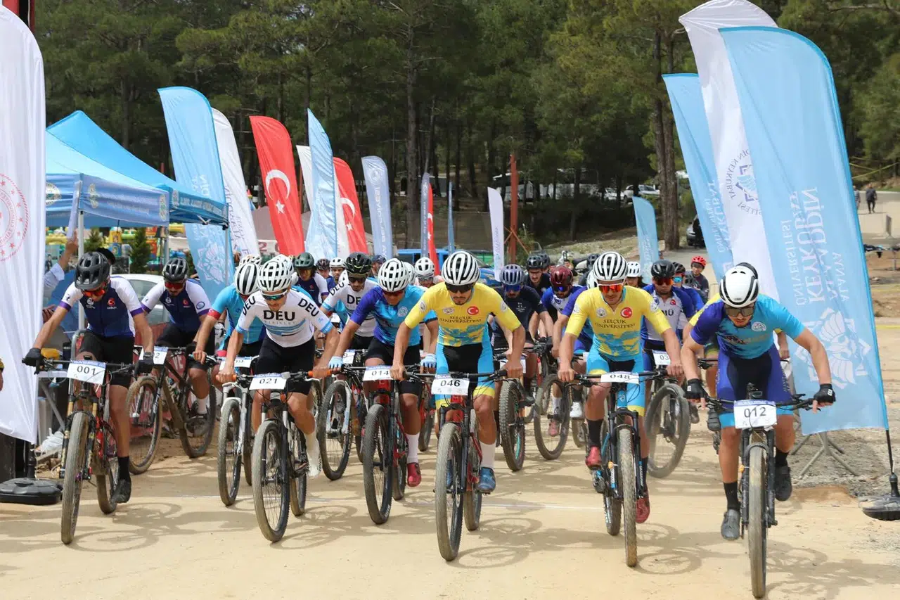 DEÜ’LÜ SPORCULARDAN BİSİKLETTE BÜYÜK BAŞARI