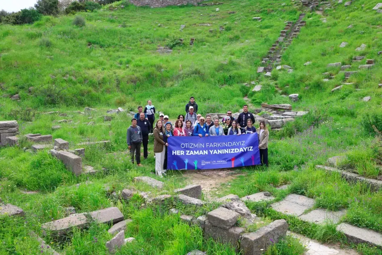 Çeşme Belediyesinden otizm farkındalık yürüyüşü
