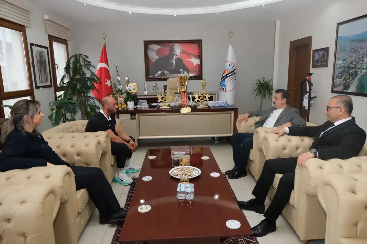 Dikili Belediyesi’nin Gururu Yılmaz Acar Şampiyonluğa Doymuyor