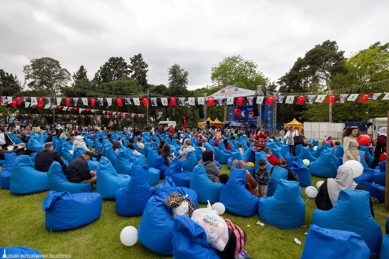 23 Nisan coşkusu İzmir'i sardı