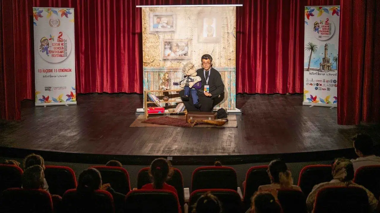 Bornova’da çocuk tiyatrosuna yoğun ilgi