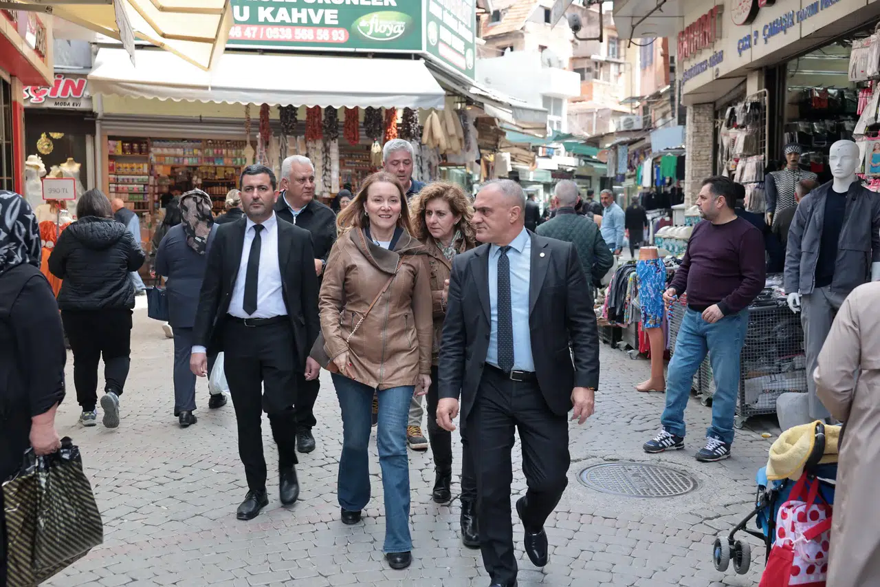 Başkan Mutlu’dan Kemeraltı mesaisi: Esnaftan ruhsat indirimine teşekkür