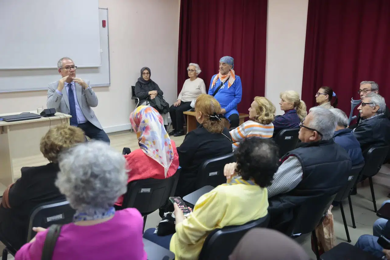 Konak’ın İleri Yaş Merkezi’nde hareketli yaşam semineri