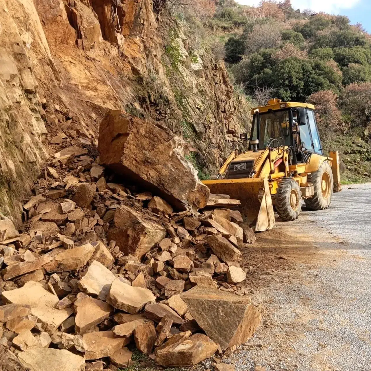 Ödemiş Belediyesi yağışlı mevsim sonrası aynı anda 7 bölgede sahada