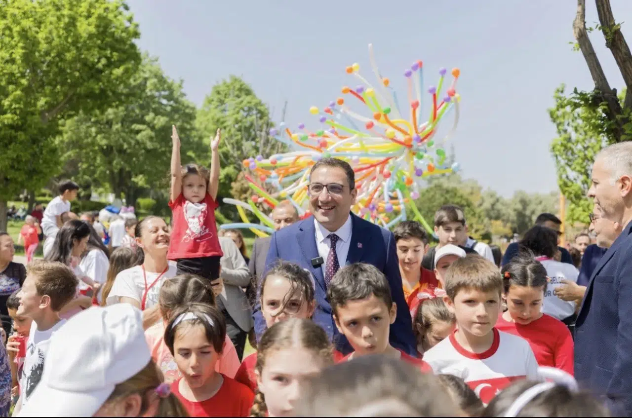 Balçova’da 23 Nisan Coşkusu: Bayram Sevinci Tüm İlçeyi Saracak