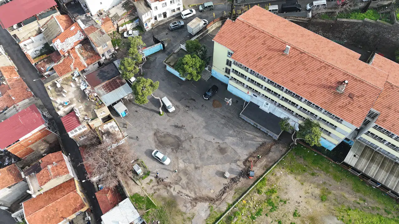 Konak’ta ‘renkli dokunuş’ okul bahçelerine de geldi
