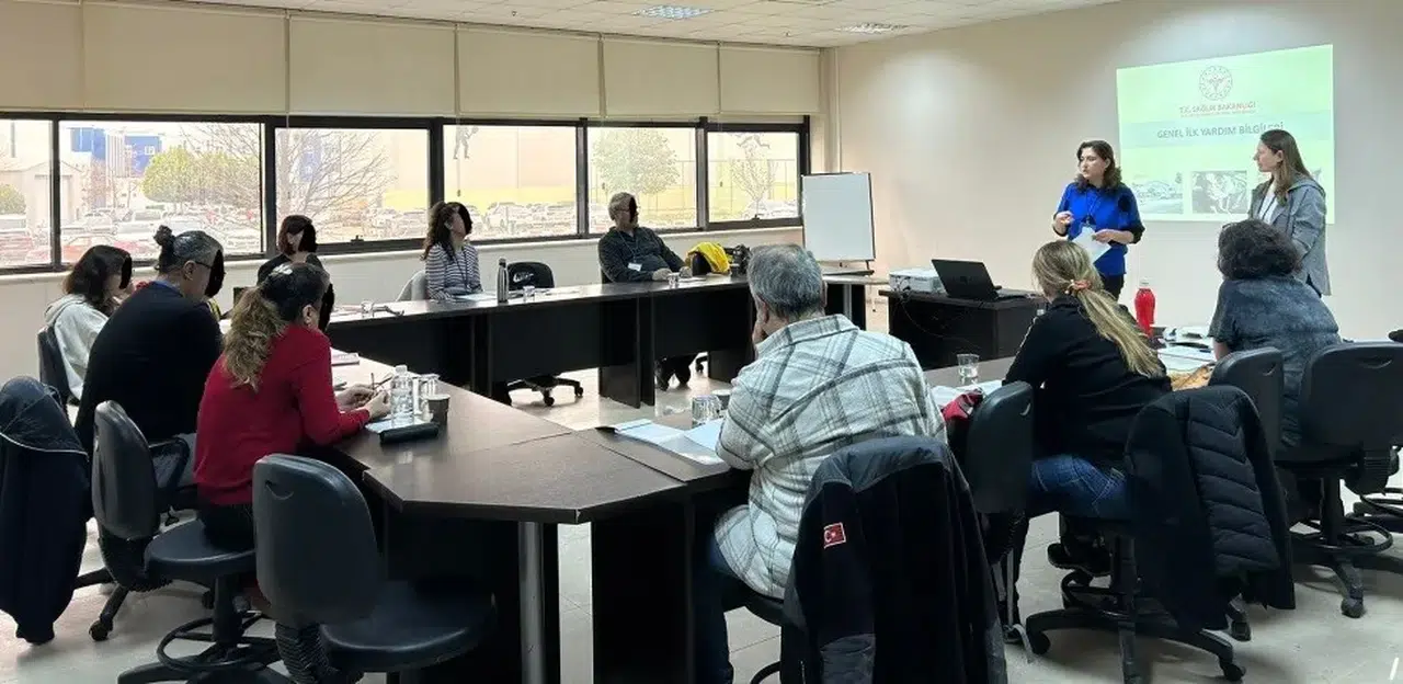 Ege Üniversitesinde hayat kurtaran sertifikalı ilk yardım eğitimi