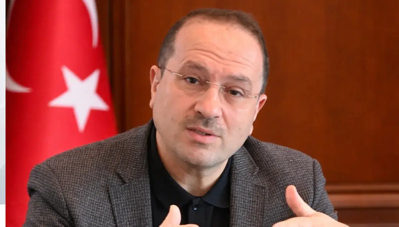 “İzmir Hizmet Bekliyor, Siyaset Değil”