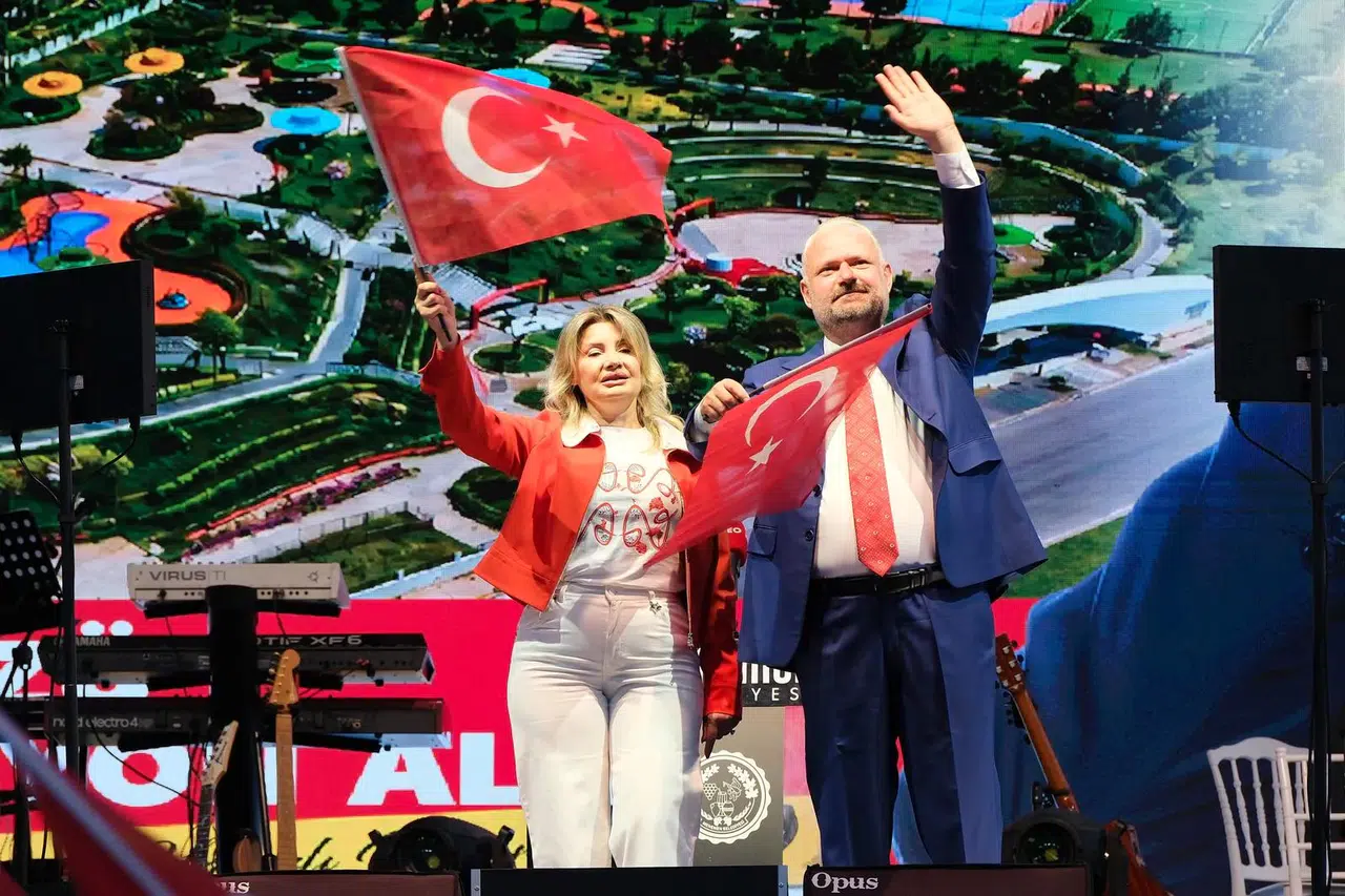Menemen'de muhteşem gece! On binler buluştu...
