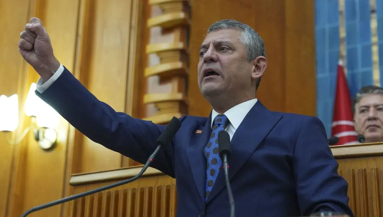 CHP Genel Merkezi’nde tansiyon zirveye tırmandı: Özgür Özel’den sert tepki