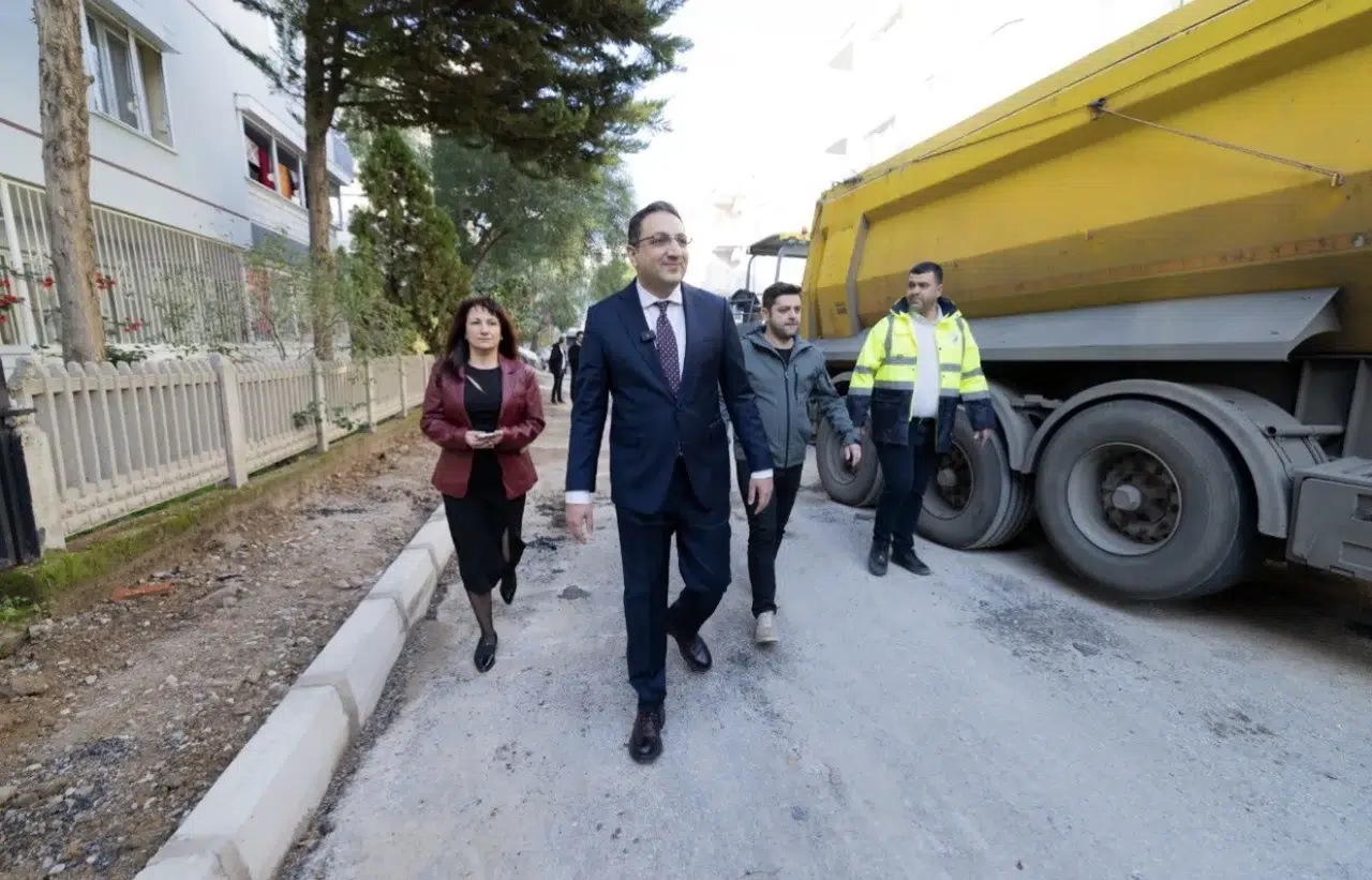 Başkan Yiğit Düğmeye Bastı: Balçova’da Asfalt Çalışmaları Yeniden Hız Kazandı