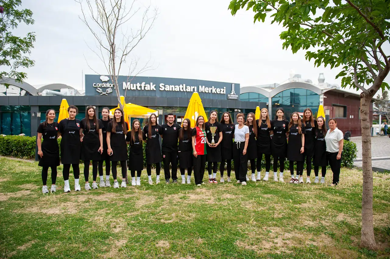 Karşıyakalı şampiyonlar CMSM mutfağında!