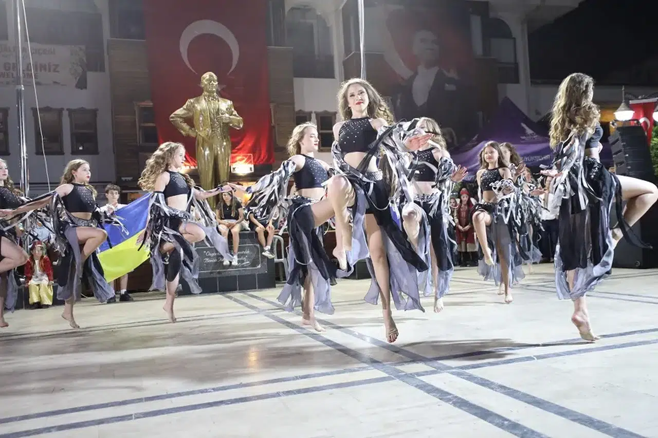 Menderes’te Çiçek Gibi Festival Gerçekleşti