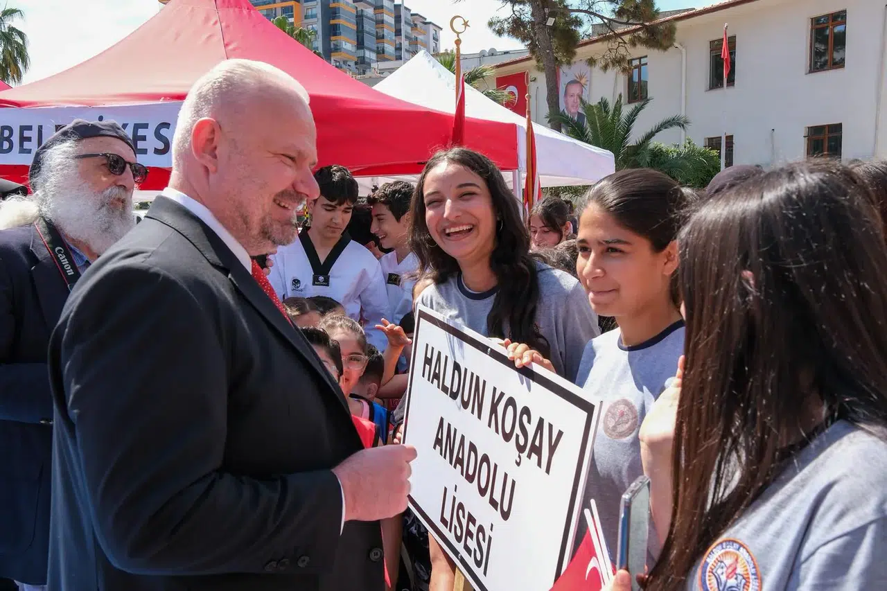 Pehlivan'dan 19 Mayıs mesajı: Gençliğin yanında olmak, geleceğe sahip çıkmaktır