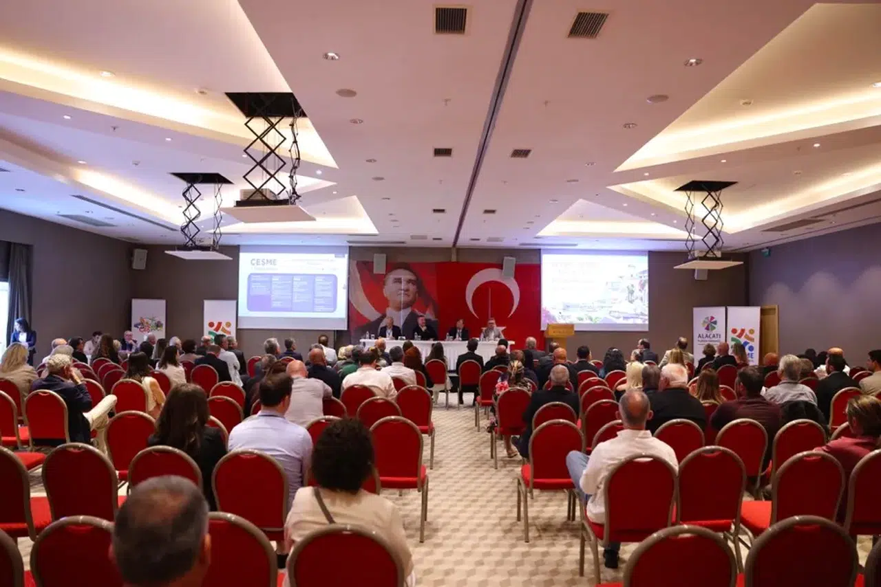Çeşme’de turizmin geleceği ortak akılla konuşuldu