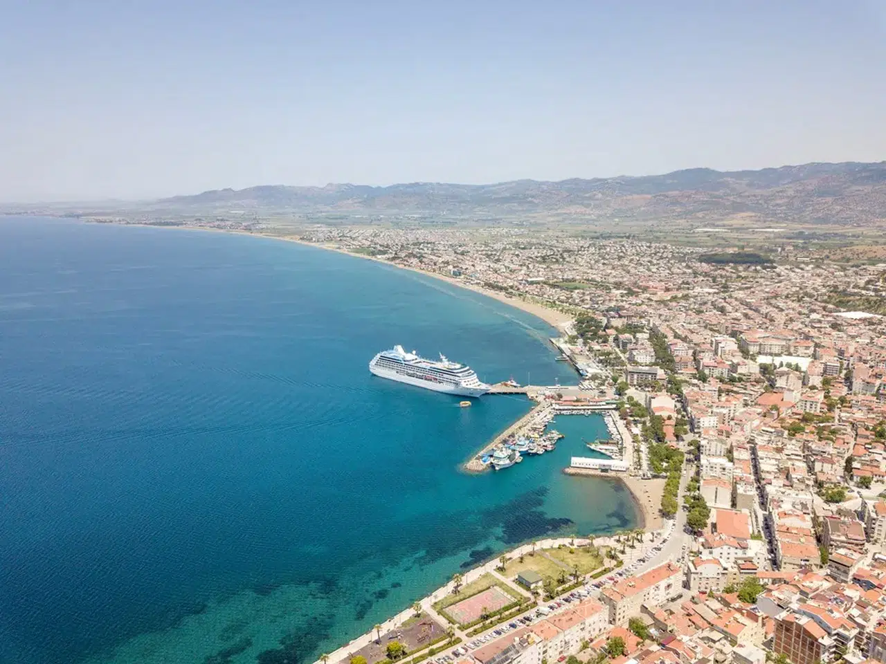 Dikili, 46 taşınmazına yeni kiracılarını bekliyor