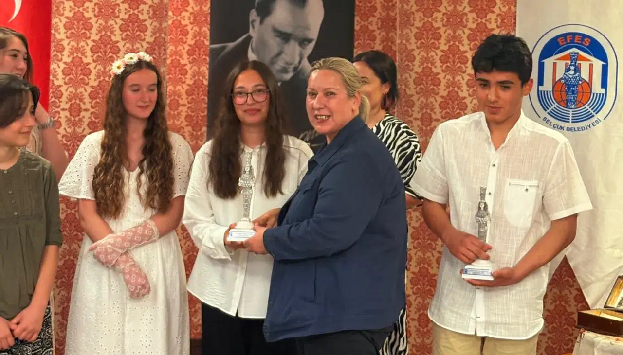 Efes Selçuklu Öğrenciler Mübadeleyi Müzik Ve Tiyatro İle Anlattı