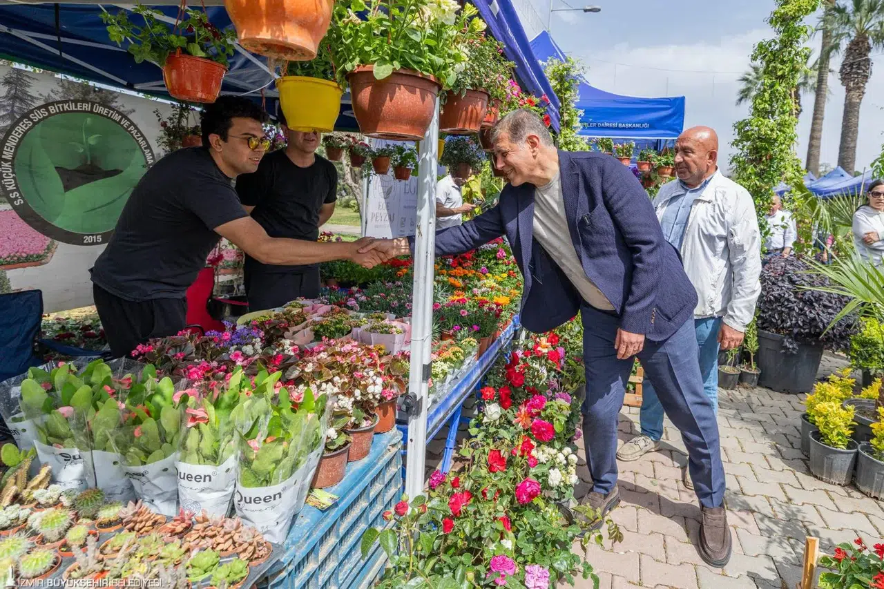 İzmir'in Güzellikleri: Çiçek Açan Şehir
