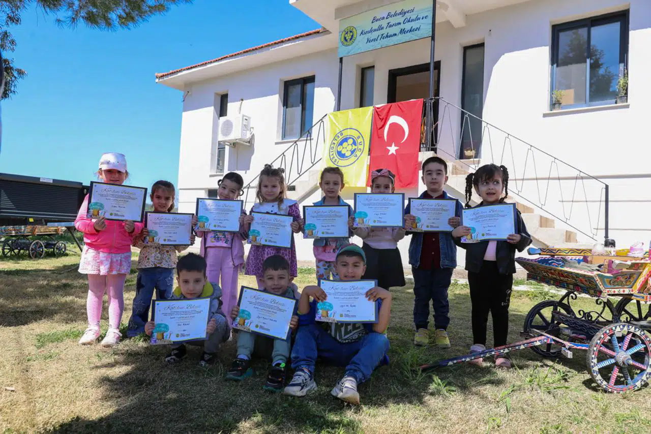 Minik öğrenciler Tarım Okulu’nda doğayla buluştu