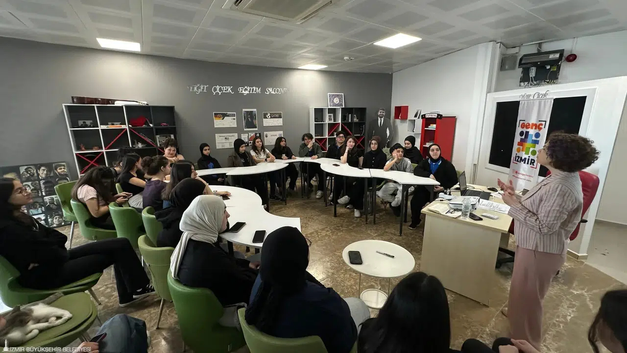 Dijital tuzaklara karşı gençlere kalkan
