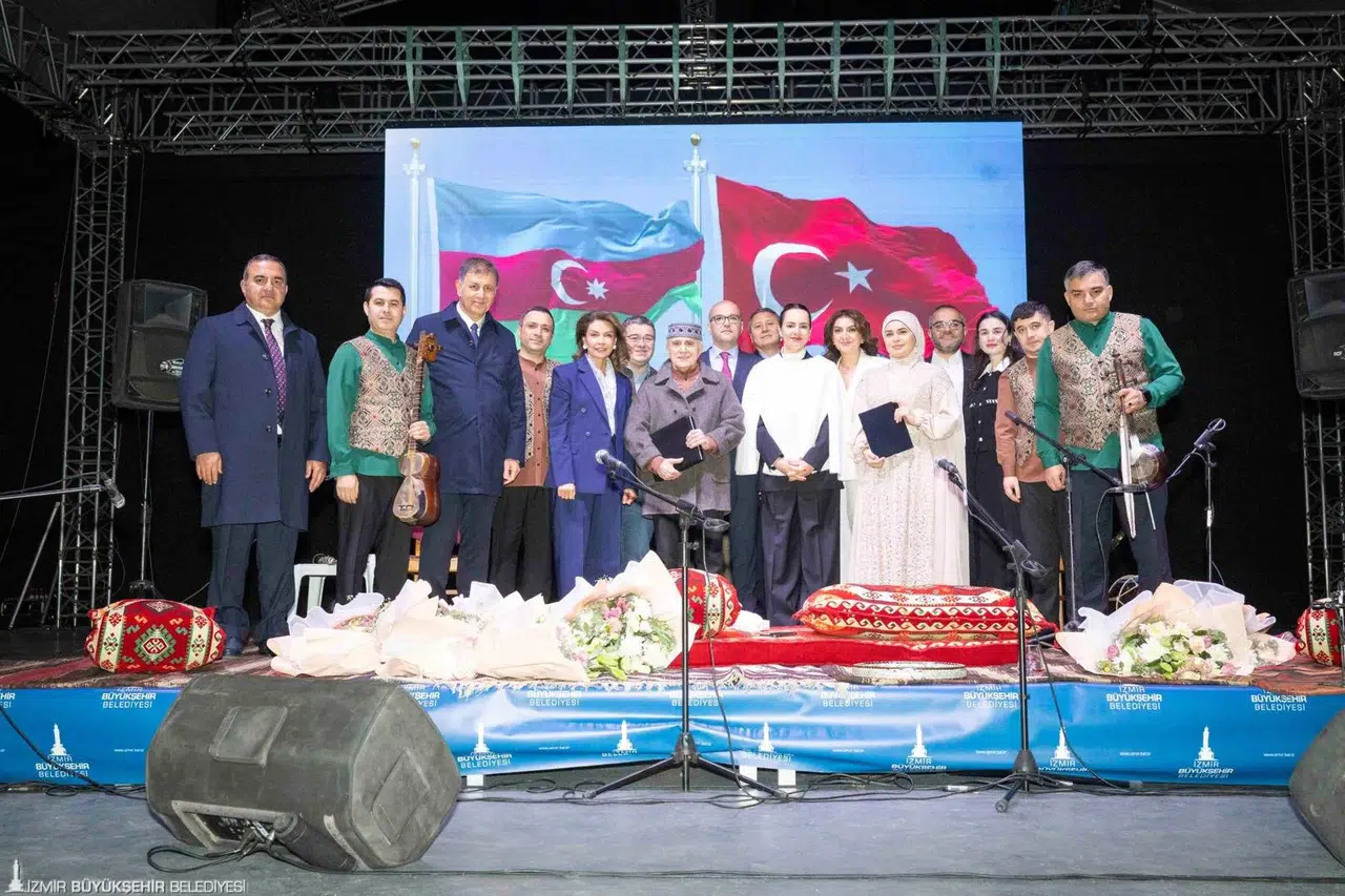 40 yıllık kardeşlik şarkılarla kutlandı