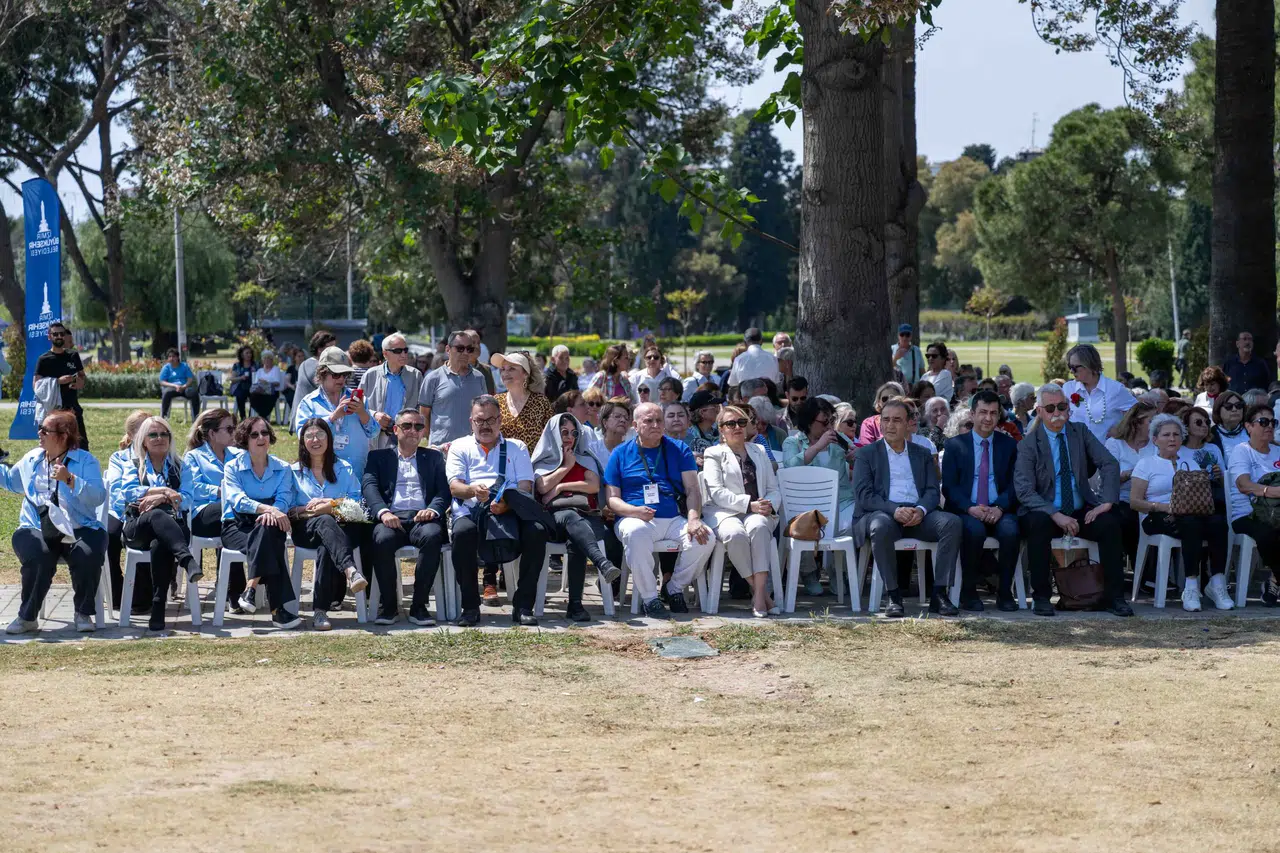 Bornova’nın çınarları üniversiteli oluyor