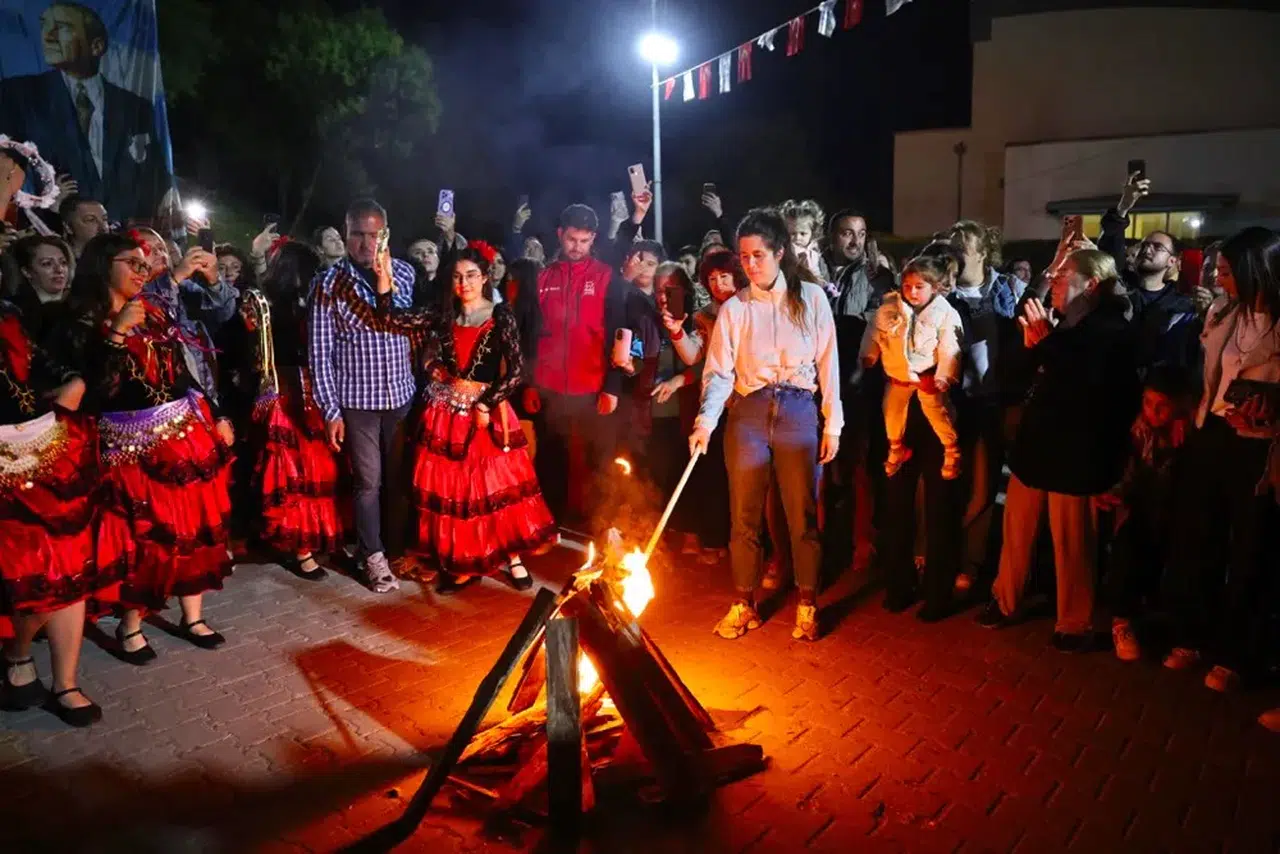 Çeşme’de Hıdırellez üç noktada coşkuyla kutlandı
